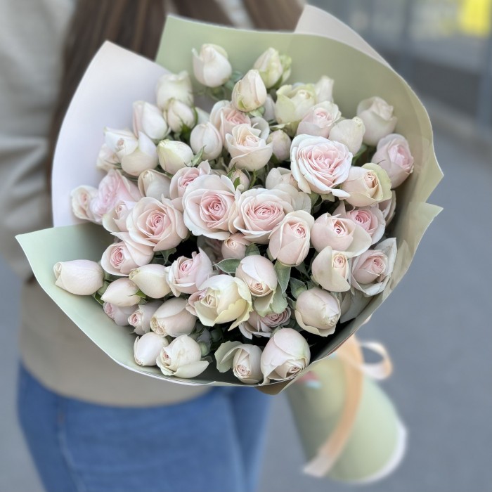 15 пионовидных кустовых роз Свит Блоссом