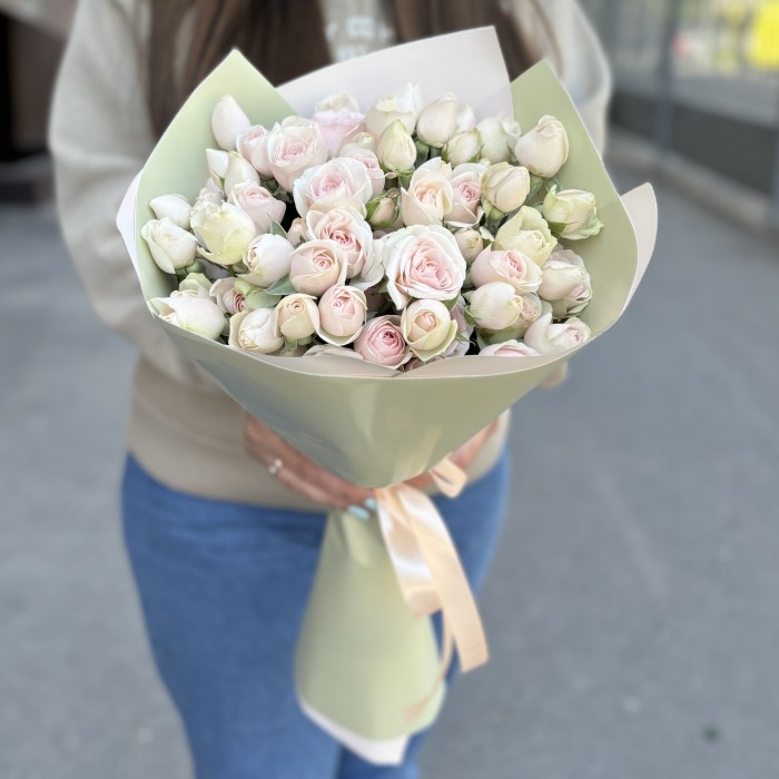 15 пионовидных кустовых роз Свит Блоссом