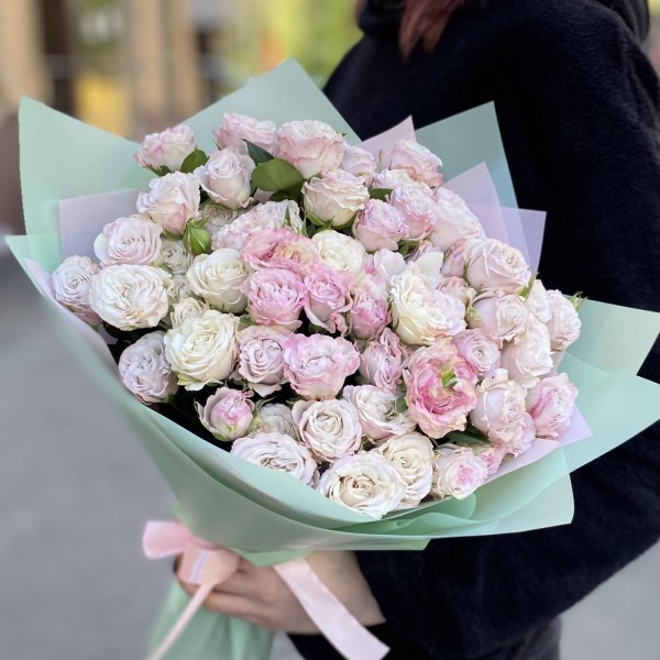 15 пионовидных кустовых роз Энджел Бомбастик 50 см