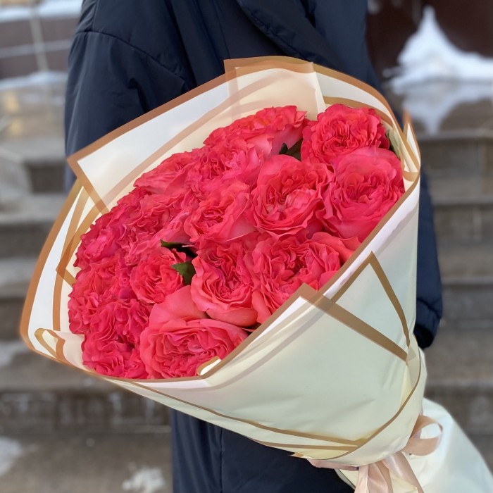 15 пионовидных роз Корал Рива