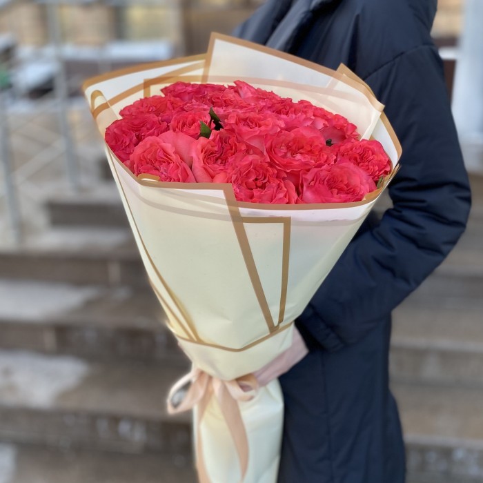 15 пионовидных роз Корал Рива