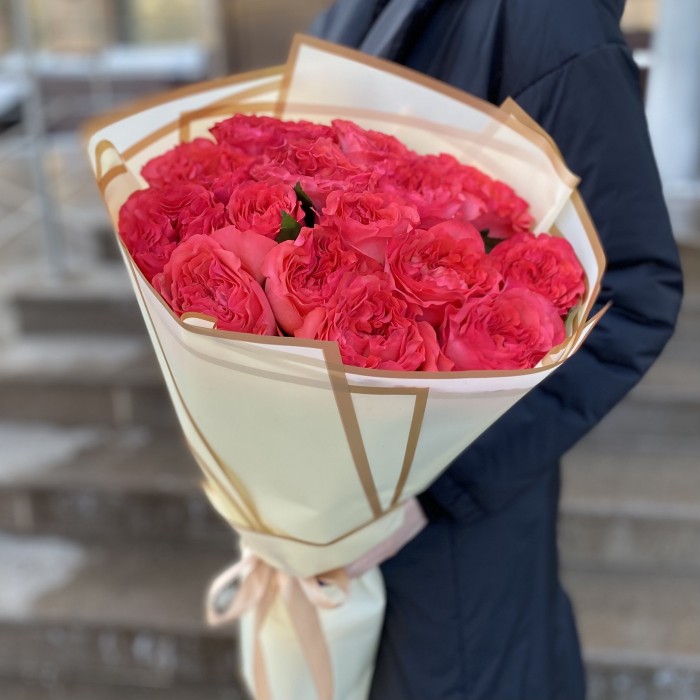 15 пионовидных роз Корал Рива