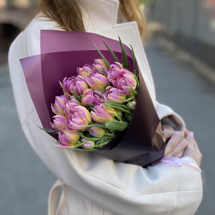 15 пионовидных розовых тюльпанов Флэш Поинт