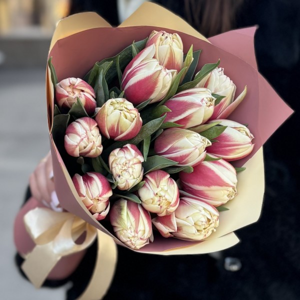 15 пионовидных тюльпанов Вермонт