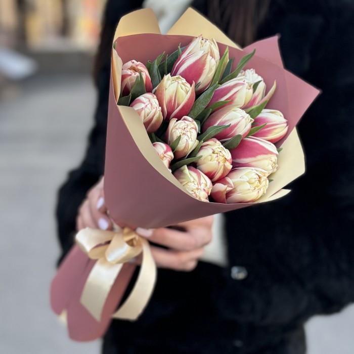 15 пионовидных тюльпанов Вермонт