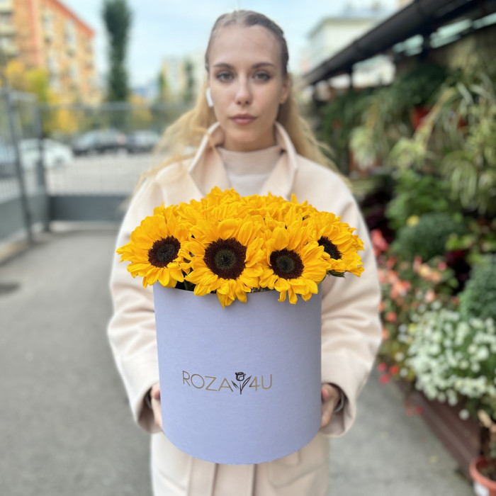 15 подсолнухов в коробке