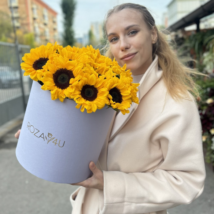 15 подсолнухов в коробке