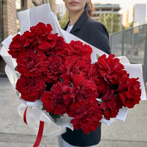 15 пышных красных роз Хартс
