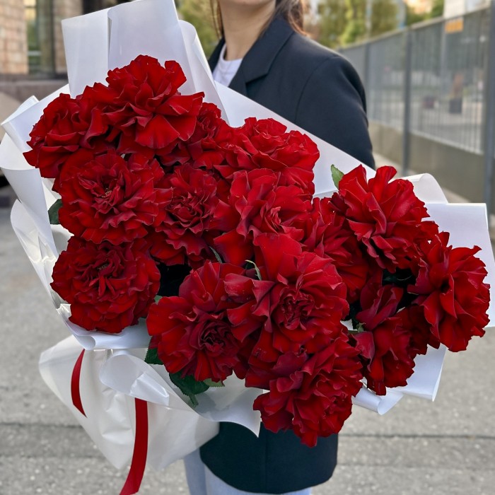 15 пышных красных роз Хартс