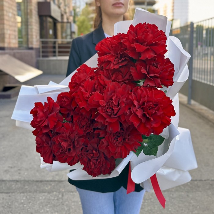 15 пышных красных роз Хартс