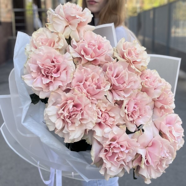 15 пышных роз Пинк Мондиаль