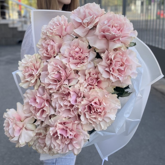 15 пышных роз Пинк Мондиаль