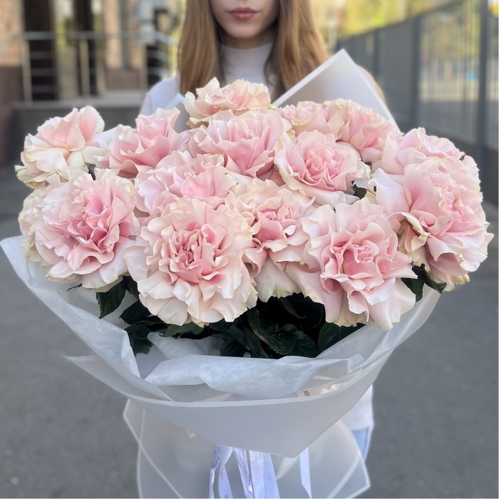 15 пышных роз Пинк Мондиаль