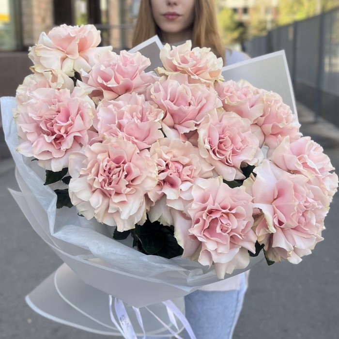 15 пышных роз Пинк Мондиаль