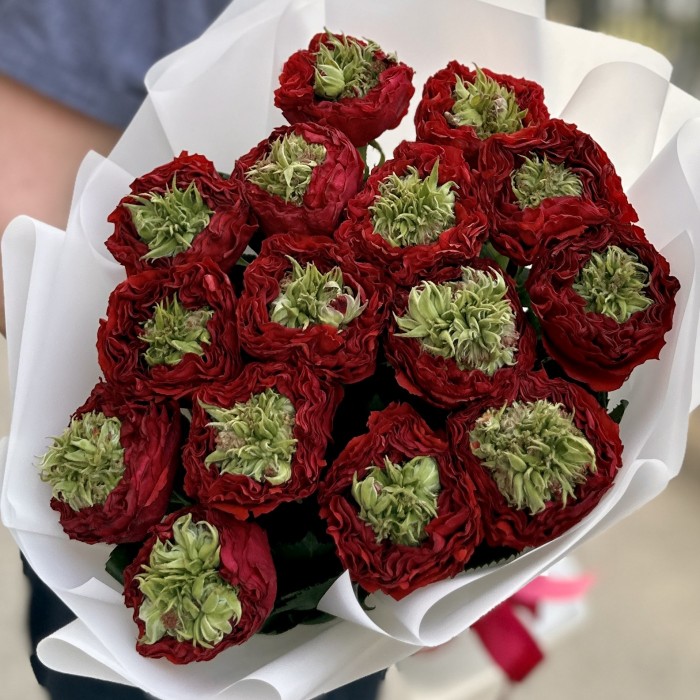 15 красных роз Ред Монстер 50 см