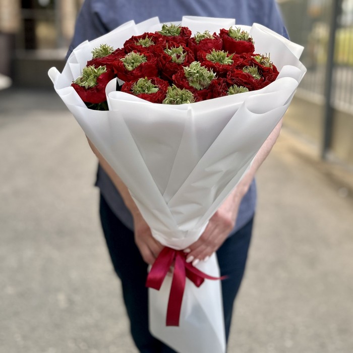 15 красных роз Ред Монстер 50 см