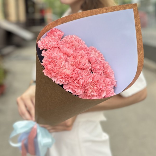 15 розовых гвоздик