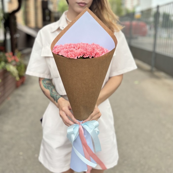 15 розовых гвоздик