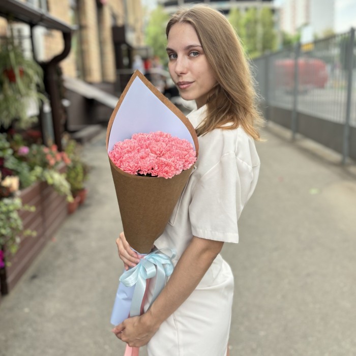 15 розовых гвоздик