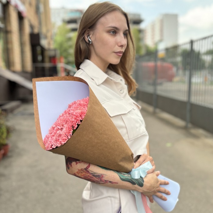 15 розовых гвоздик