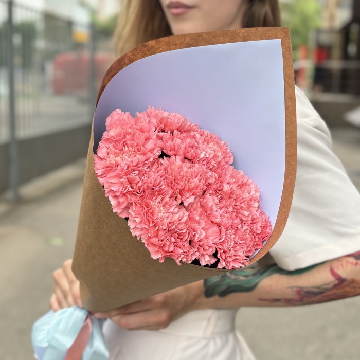 15 розовых гвоздик