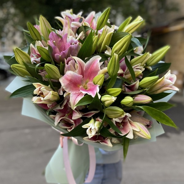 15 розовых лилий