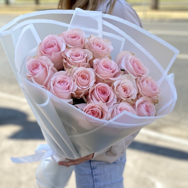 15 розовых роз Новия