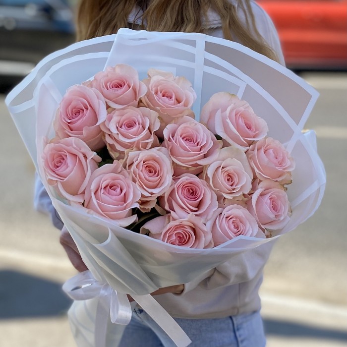 15 розовых роз Новия
