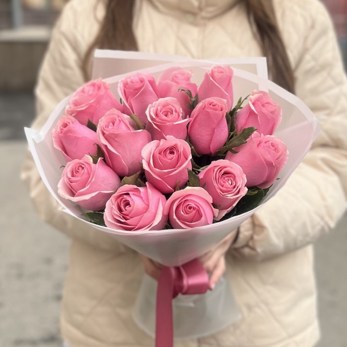 15 розовых роз Селеб 40 см