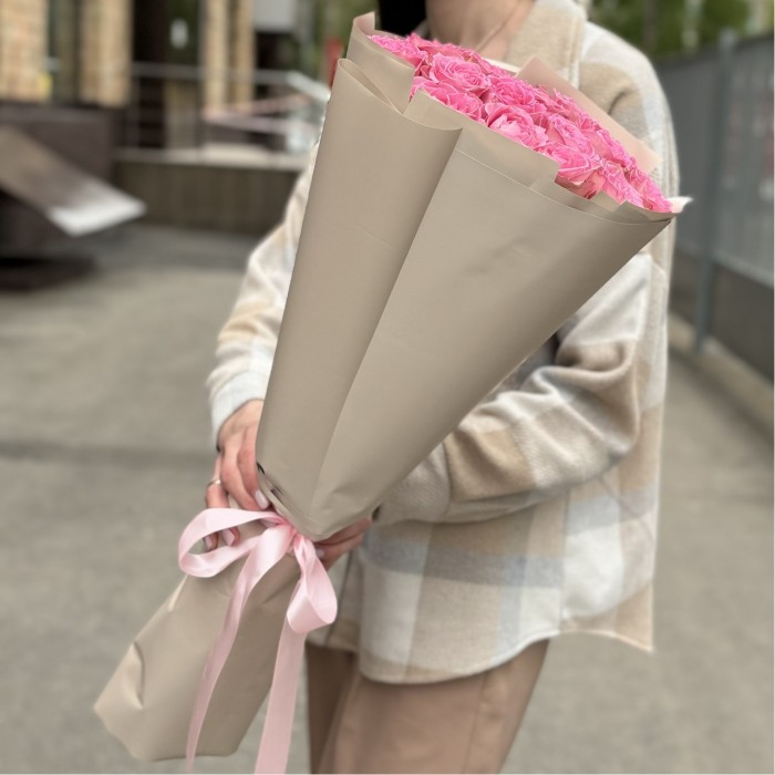 15 розовых роз Свит Юник 60 см