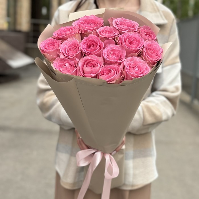15 розовых роз Свит Юник 60 см
