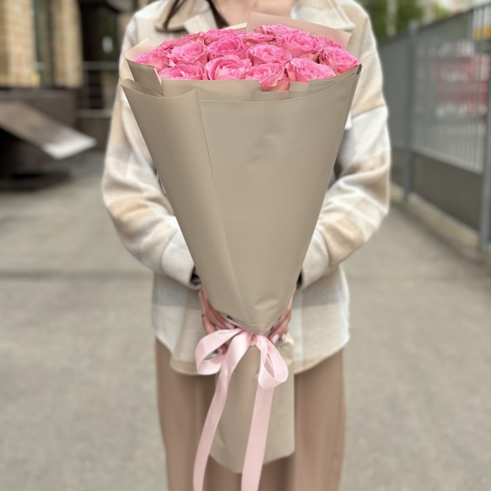 15 розовых роз Свит Юник 60 см