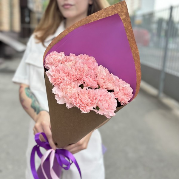 15 светло-розовых гвоздик