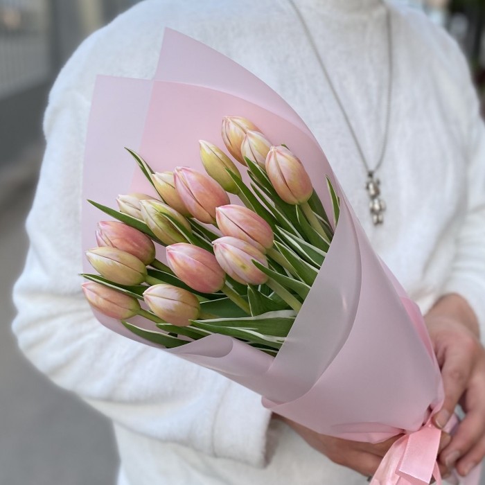 15 тюльпанов Марк Дизайн