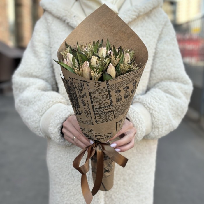 15 тюльпанов Мокко с нигеллой