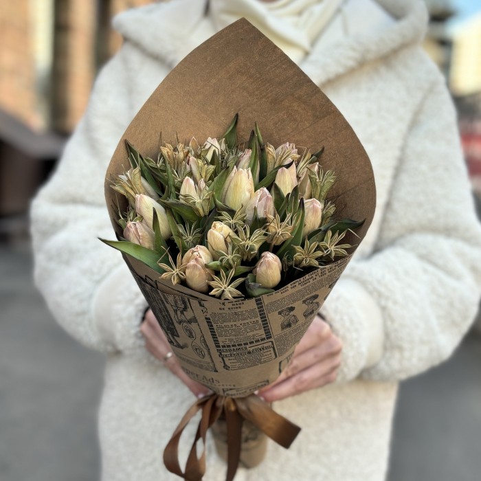 15 тюльпанов Мокко с нигеллой