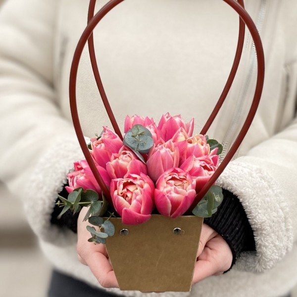 15 тюльпанов Коламбус в сумочке