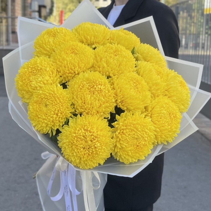 15 желтых хризантем