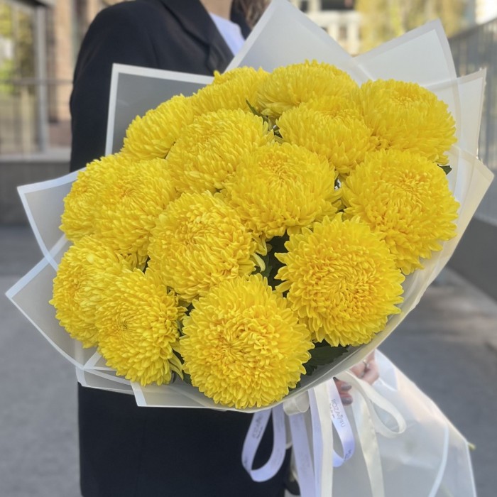 15 желтых хризантем