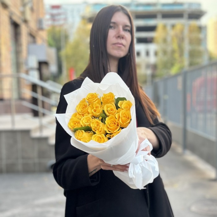 15 желтых роз 40 см