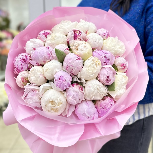 Нежный микс пионов