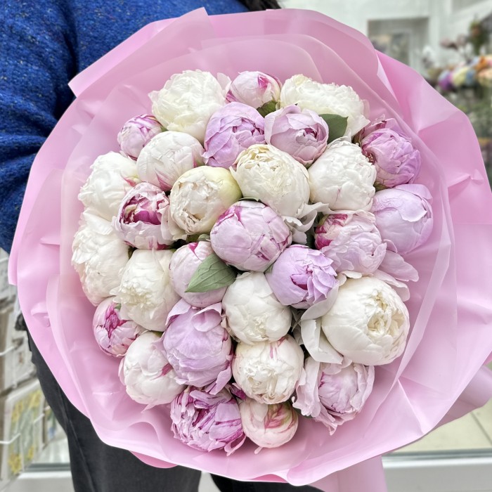 Нежный микс пионов