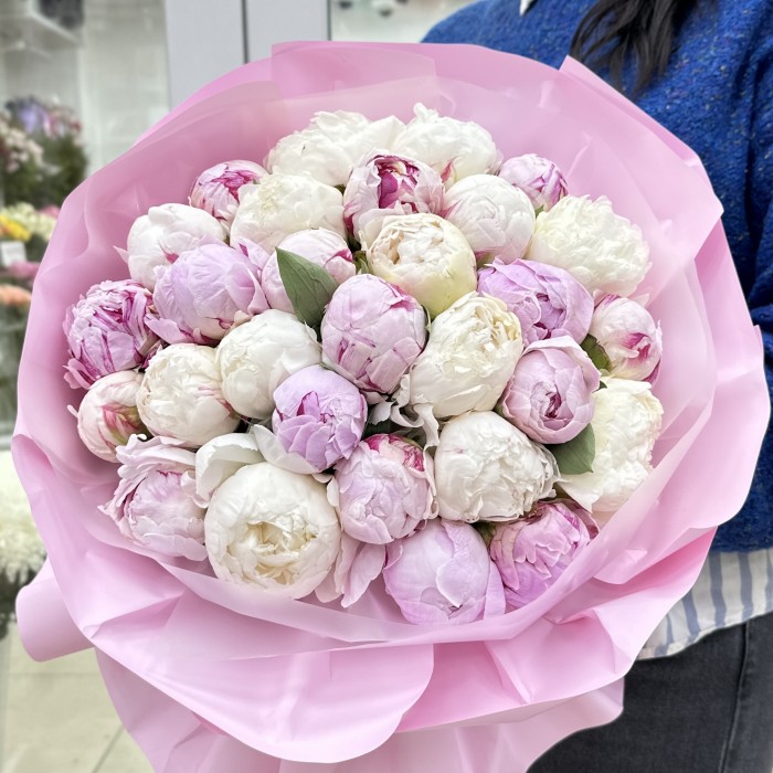 Нежный микс пионов