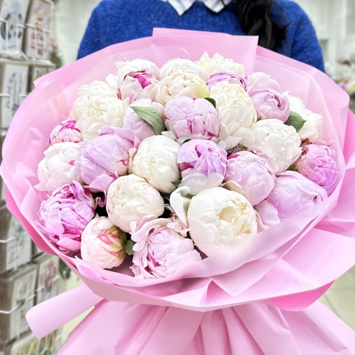 Нежный микс пионов