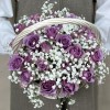 25 сиреневых роз Найтингейл с гипсофилой в корзине