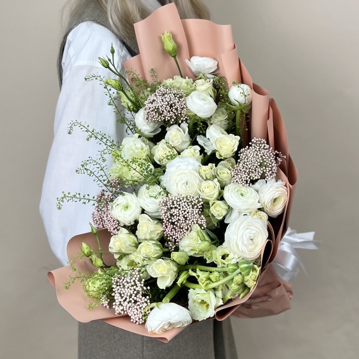 Букет дня с розами Нежный поцелуй