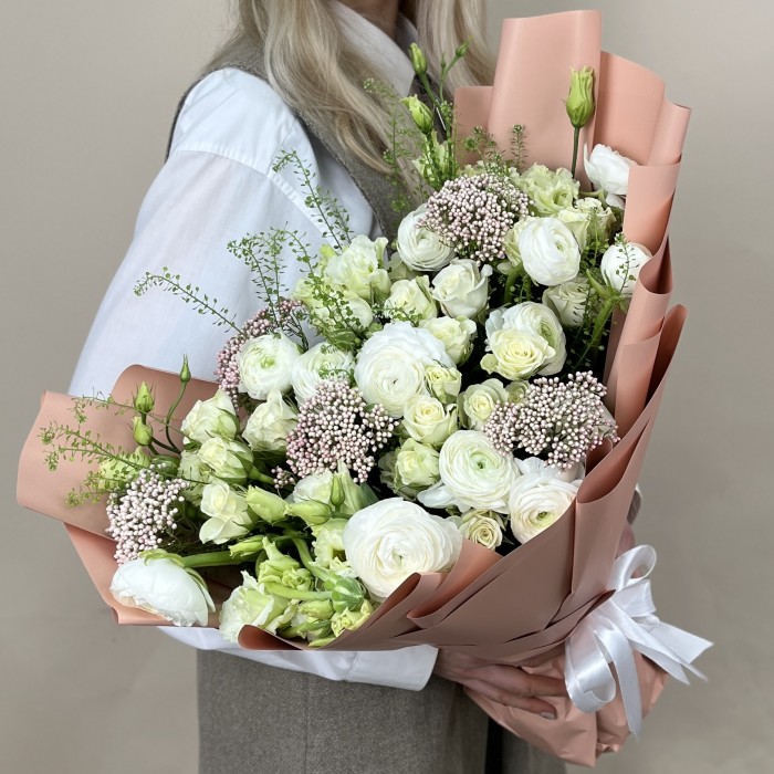 Букет дня с розами Нежный поцелуй