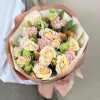 Сборный букет из эустомы и тюльпанов