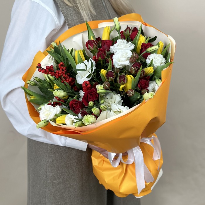 Яркий букет на день рождения для бабушки