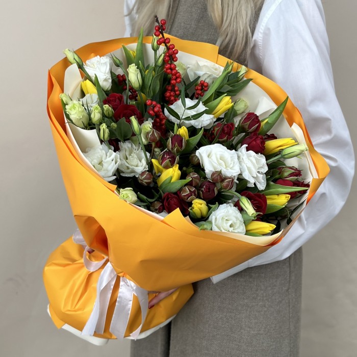 Яркий букет на день рождения для бабушки